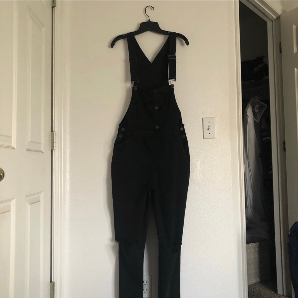 Black overalls! 🖤